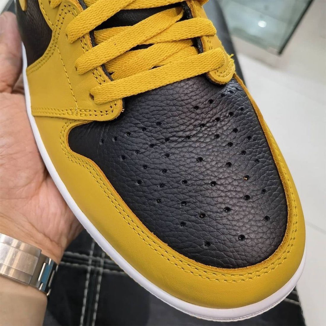 Air Jordan 1 Retro High OG Pollen (Men)